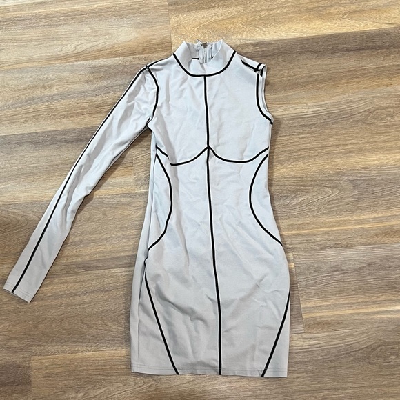 Sexy One Sleeved Body-con Stitch Dress - Picture 4 of 9